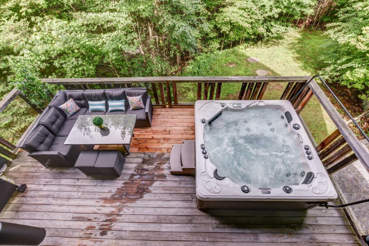 Chic Log Chalet With Hot Tub - Mont-Tremblant North Side By Reserver.Ca ลัค-ซุแปร์ริเออร์ ภายนอก รูปภาพ