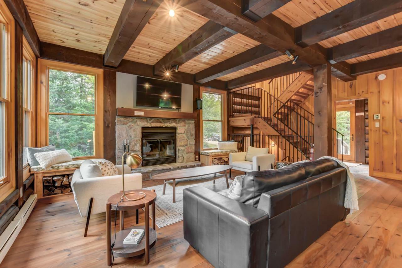Chic Log Chalet With Hot Tub - Mont-Tremblant North Side By Reserver.Ca ลัค-ซุแปร์ริเออร์ ภายนอก รูปภาพ