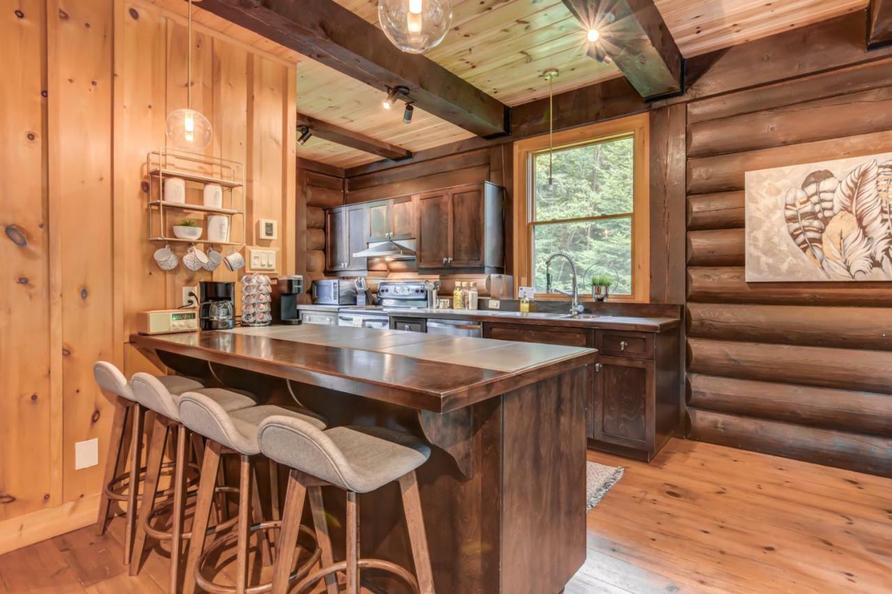 Chic Log Chalet With Hot Tub - Mont-Tremblant North Side By Reserver.Ca ลัค-ซุแปร์ริเออร์ ภายนอก รูปภาพ