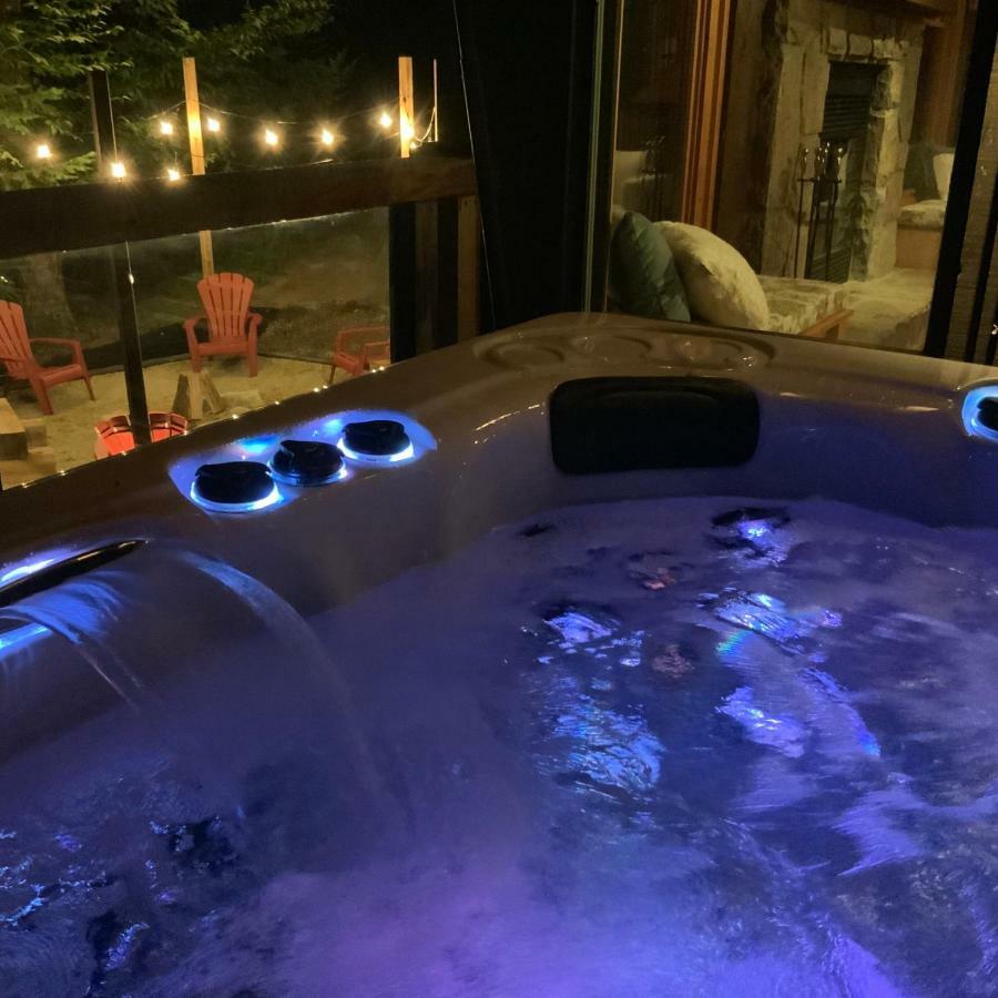 Chic Log Chalet With Hot Tub - Mont-Tremblant North Side By Reserver.Ca ลัค-ซุแปร์ริเออร์ ภายนอก รูปภาพ