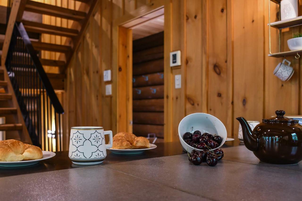 Chic Log Chalet With Hot Tub - Mont-Tremblant North Side By Reserver.Ca ลัค-ซุแปร์ริเออร์ ภายนอก รูปภาพ