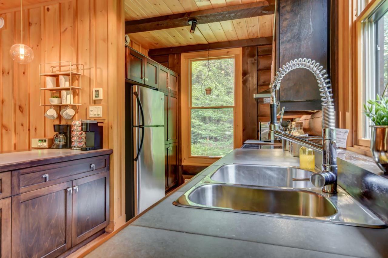Chic Log Chalet With Hot Tub - Mont-Tremblant North Side By Reserver.Ca ลัค-ซุแปร์ริเออร์ ภายนอก รูปภาพ