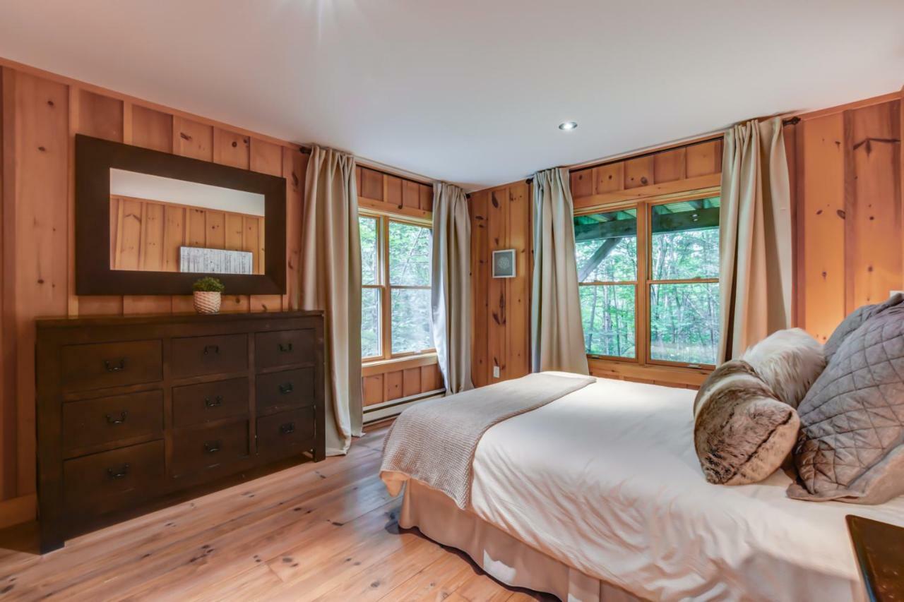 Chic Log Chalet With Hot Tub - Mont-Tremblant North Side By Reserver.Ca ลัค-ซุแปร์ริเออร์ ภายนอก รูปภาพ