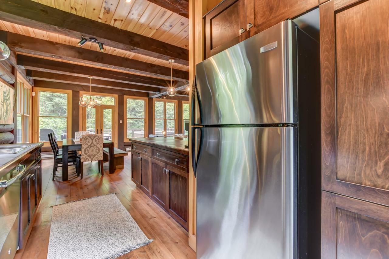 Chic Log Chalet With Hot Tub - Mont-Tremblant North Side By Reserver.Ca ลัค-ซุแปร์ริเออร์ ภายนอก รูปภาพ